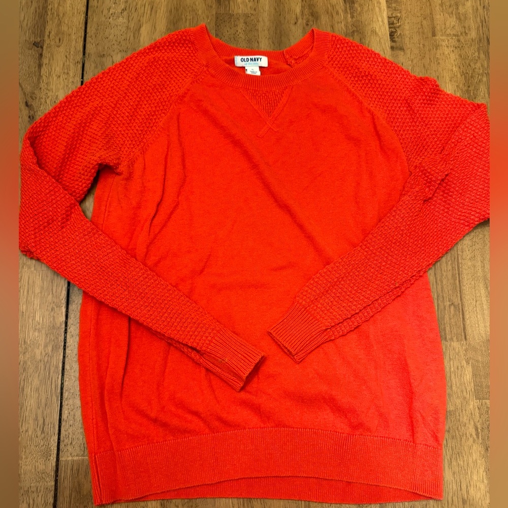 Old Navy women’s sweater - medium